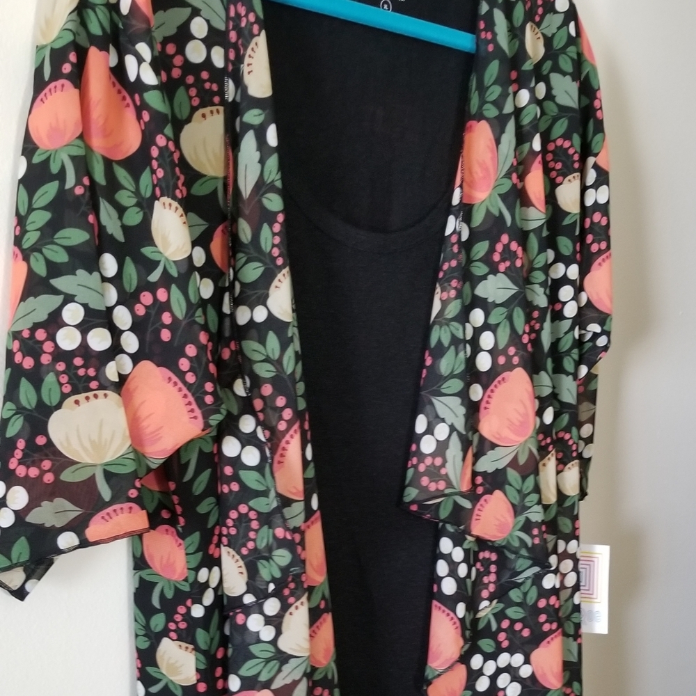 NWT ! Lularoe Shirley Floral Kimono Black bkgrnd